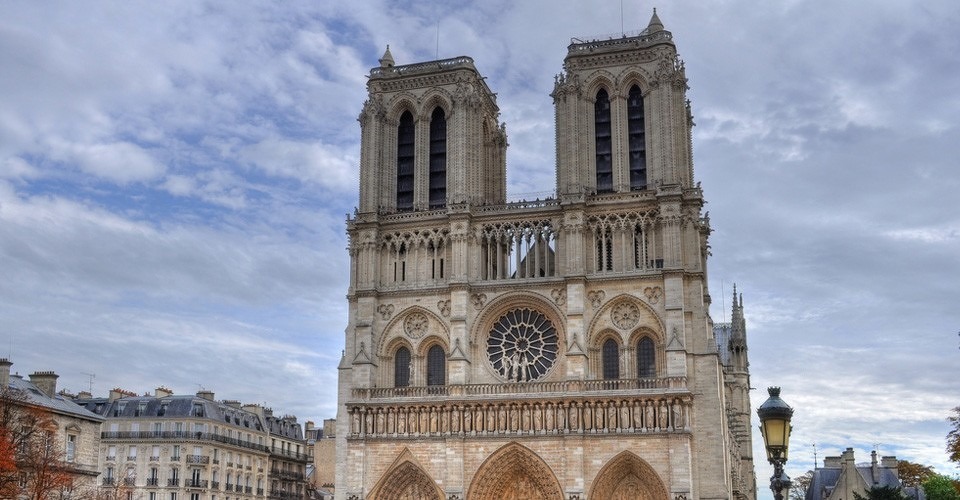 notre dame drone parijs