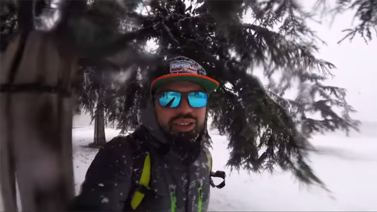 Drone vliegen door de sneeuw met Vince Irie