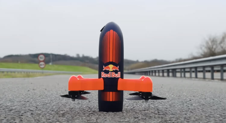 Max Verstappen gefilmd door snelste drone ter wereld